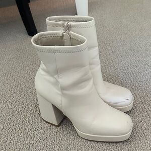 Steve Madden off White Ankle Boots